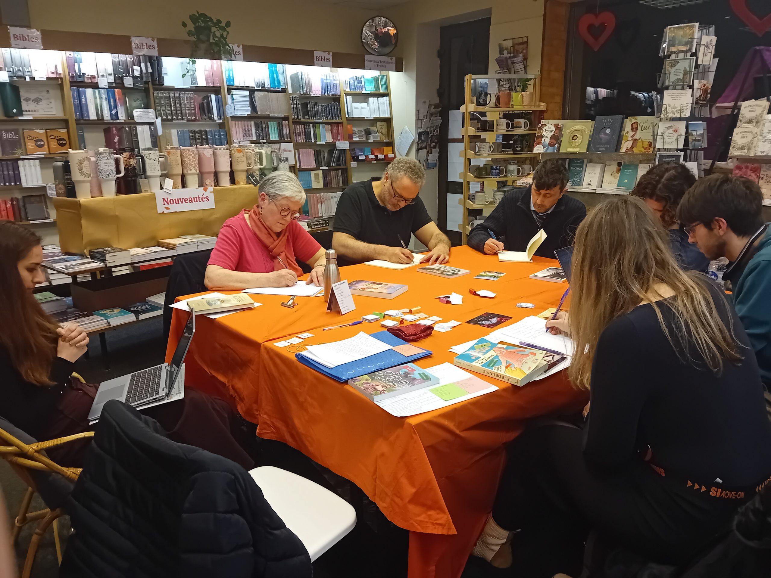 Un atelier d'écriture dans la librairie CLC (Strasbourg), inspiré par de "Drôles de rencontres !"